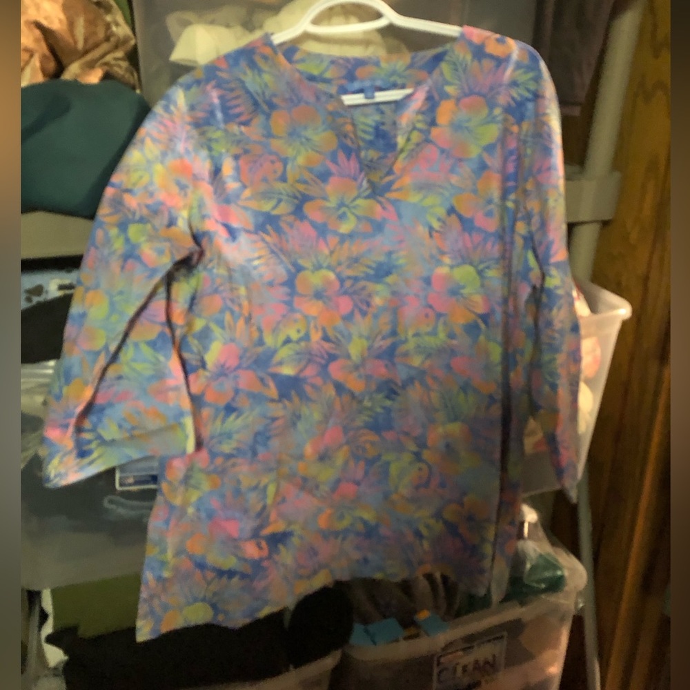 🌴Blue Ginger Hawaiian Top-  641 $30 or $25 w/offer